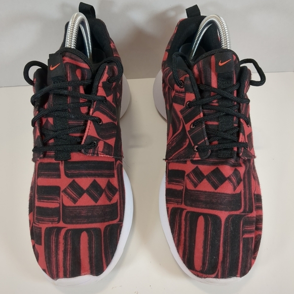 Nike women's Roshe One Print, red and black shoes, size 7.5 - Picture 4 of 11